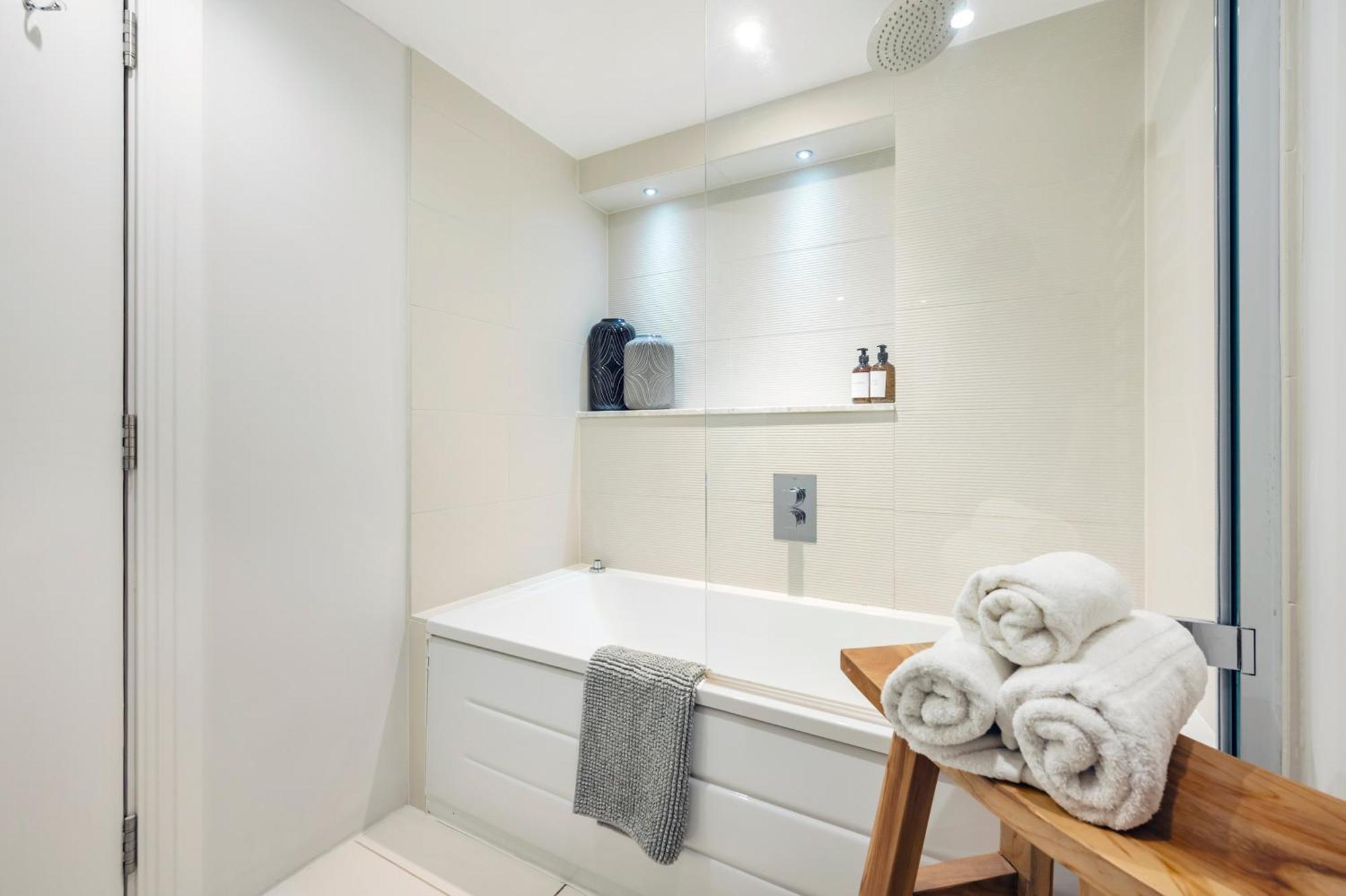 Ferienwohnung Aircon 2 Bedr, 3 Beds, 2 Bath Covent Garden, Subway London Exterior foto